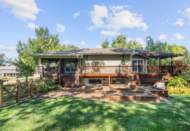 $750,000 | 3S791 Terrace Drive, North Aurora, IL 60542