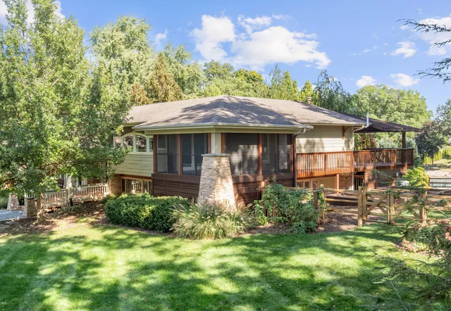 $750,000 | 3S791 Terrace Drive, North Aurora, IL 60542