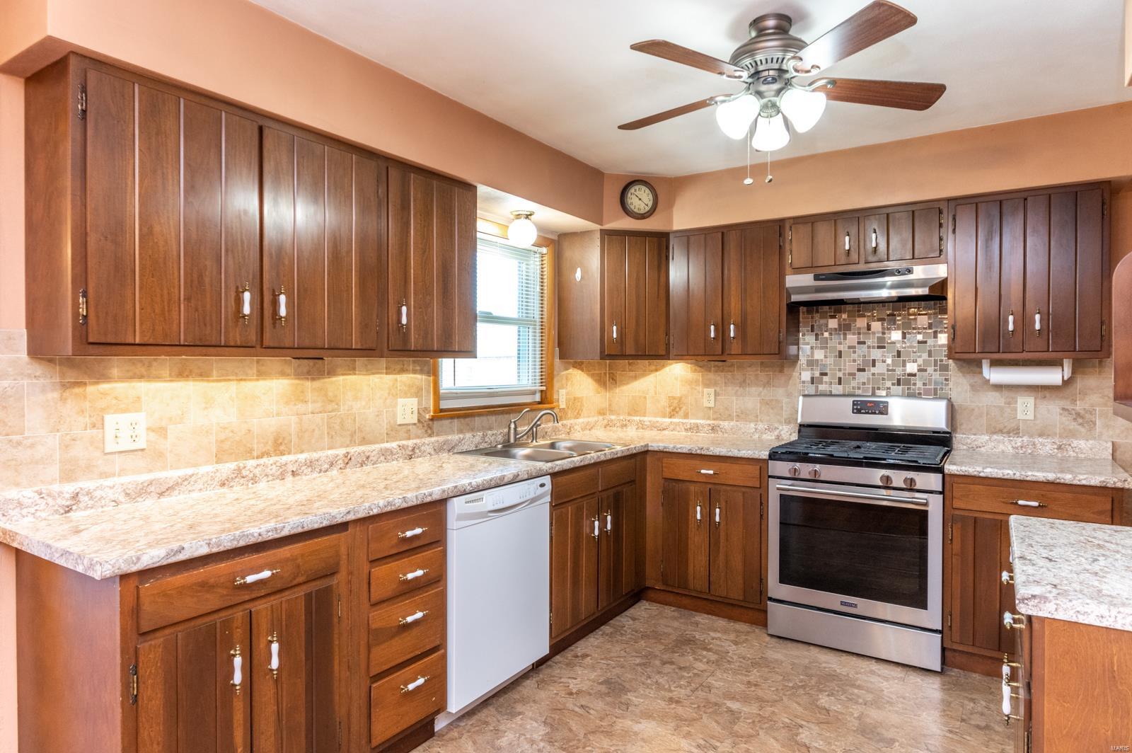 7461 Old Moro Road Moro, IL 62067 - Photo 6 of 27