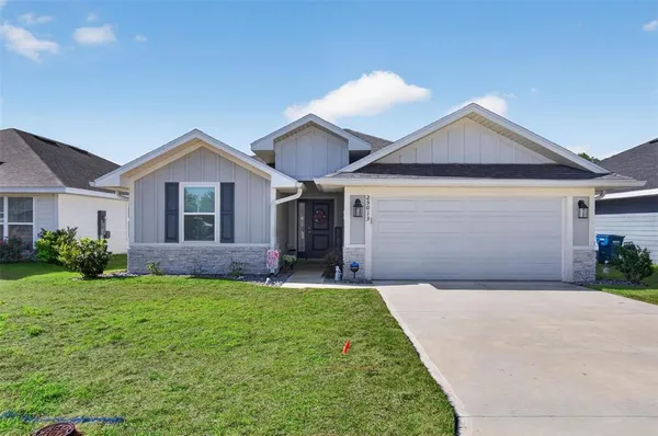 $359,900 | 25013 Southwest 24th Place, Newberry, FL 32669
