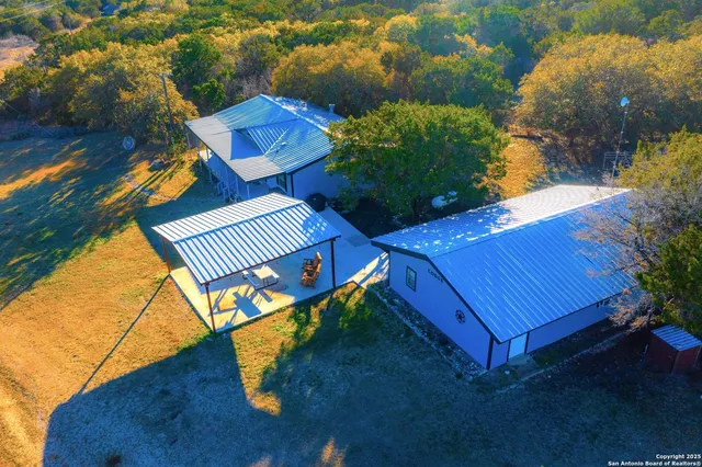 an aerial view of a yard
