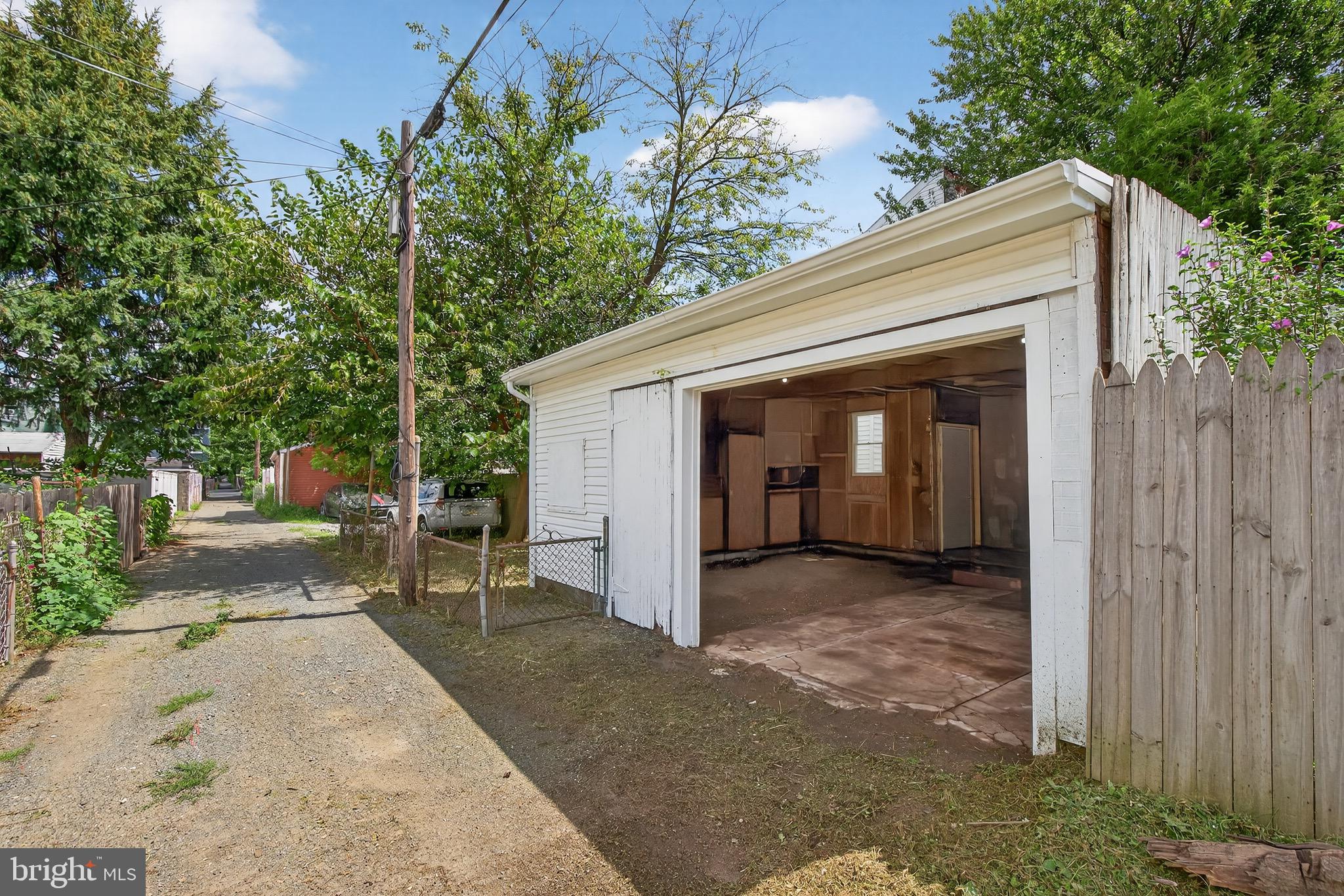 623 East Chestnut Street Lancaster, PA 17602 - Photo 51 of 58 a view of a house with a yard and garage