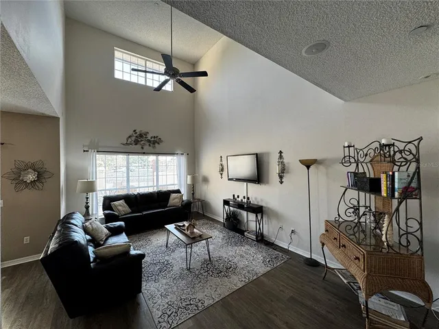 $2,000 | 1233 Ave De Las Casas, Lady Lake, FL 32159