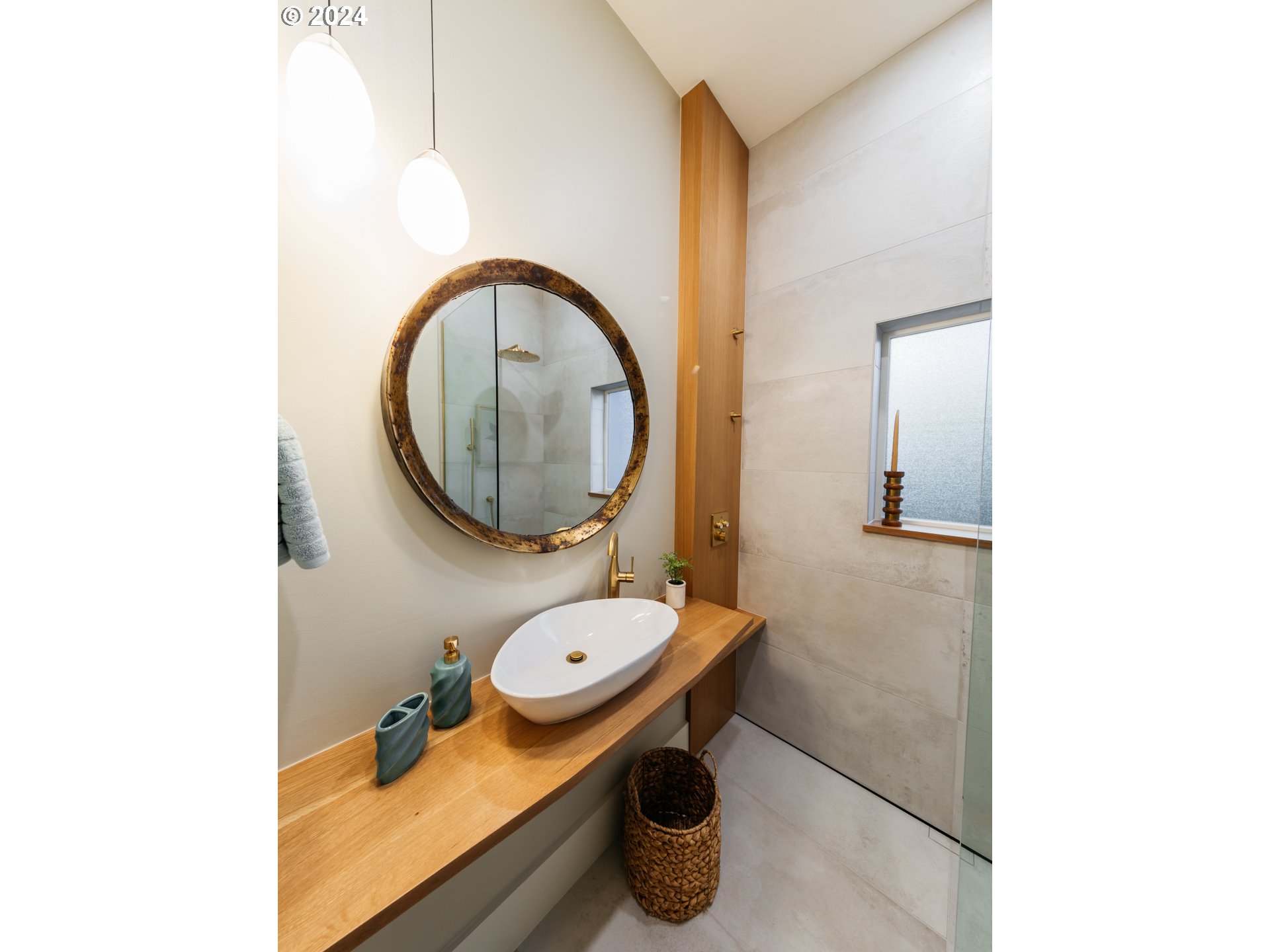 3117 Southeast Brooklyn Street Portland, OR 97202 - Photo 11 of 39 a bathroom with a toilet and a sink
