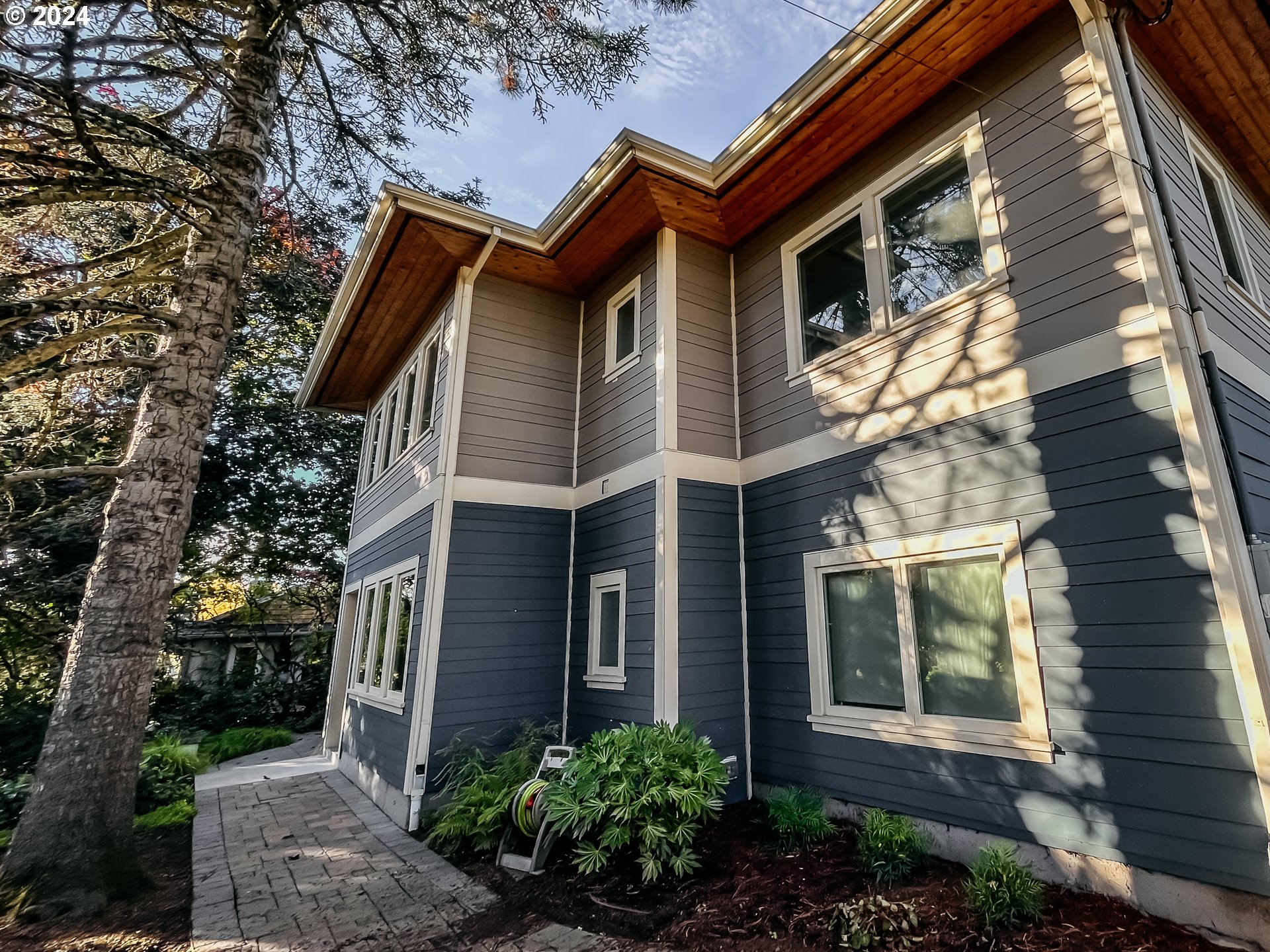 3117 Southeast Brooklyn Street Portland, OR 97202 - Photo 2 of 39 a front view of a house with a garden