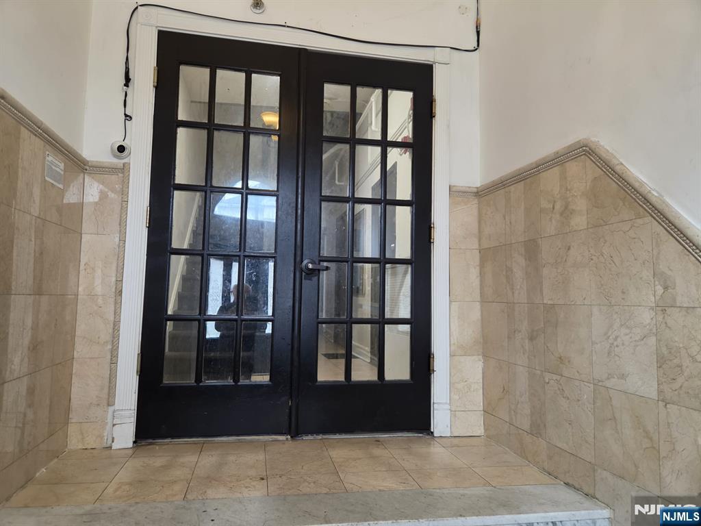 283 Paterson Avenue, Unit 2 East Rutherford, NJ 07073 - Photo 2 of 15