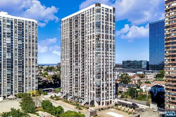 $1,625,000 | 200 Old Palisade Road, Unit 23B, Fort Lee, NJ 07024