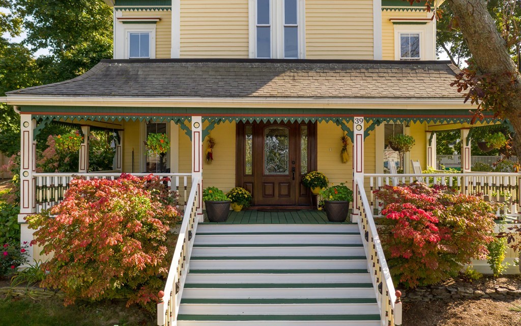 39 Western Avenue Hull, MA 02045 - Photo 4 of 32