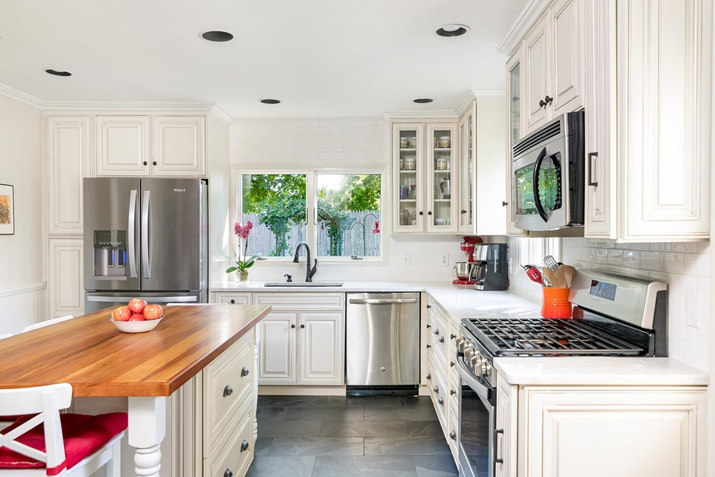 39 Western Avenue Hull, MA 02045 - Photo 8 of 32