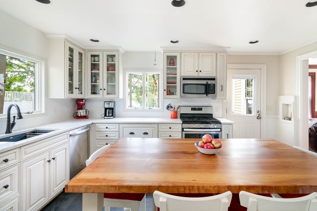 39 Western Avenue Hull, MA 02045 - Photo 10 of 32