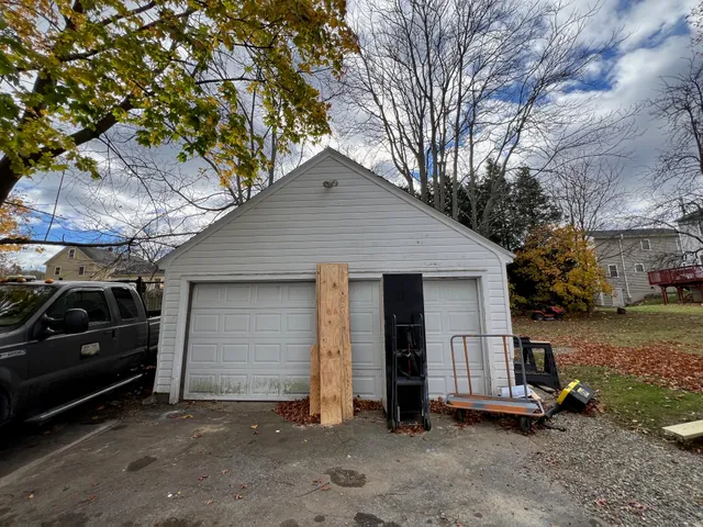 a view of a car in front of house