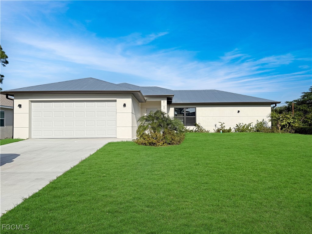 a view of a back yard of the house