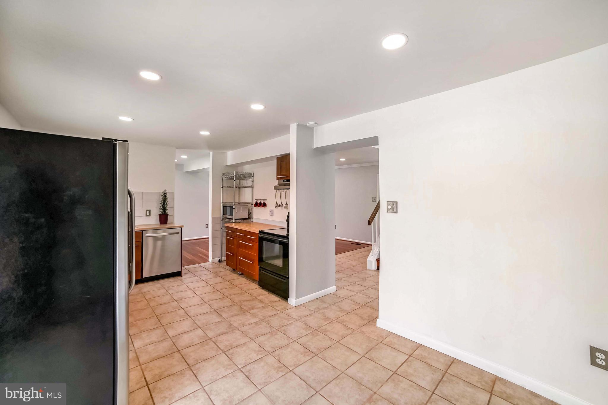 9551 Saddlebag Row Columbia, MD 21045 - Photo 9 of 30 a kitchen with stainless steel appliances a refrigerator and a stove
