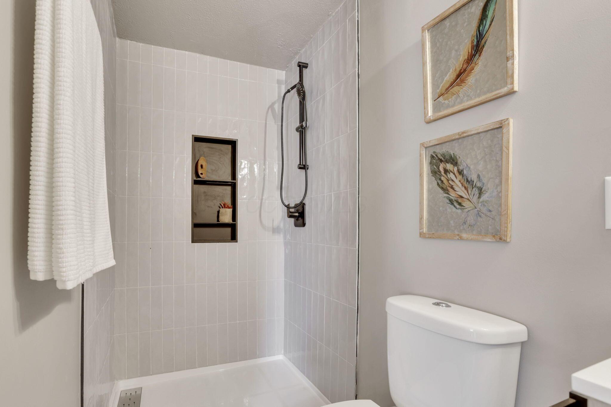 13343 Flint Ridge Road Heath, OH 43056 - Photo 21 of 45 Custom Tile Work