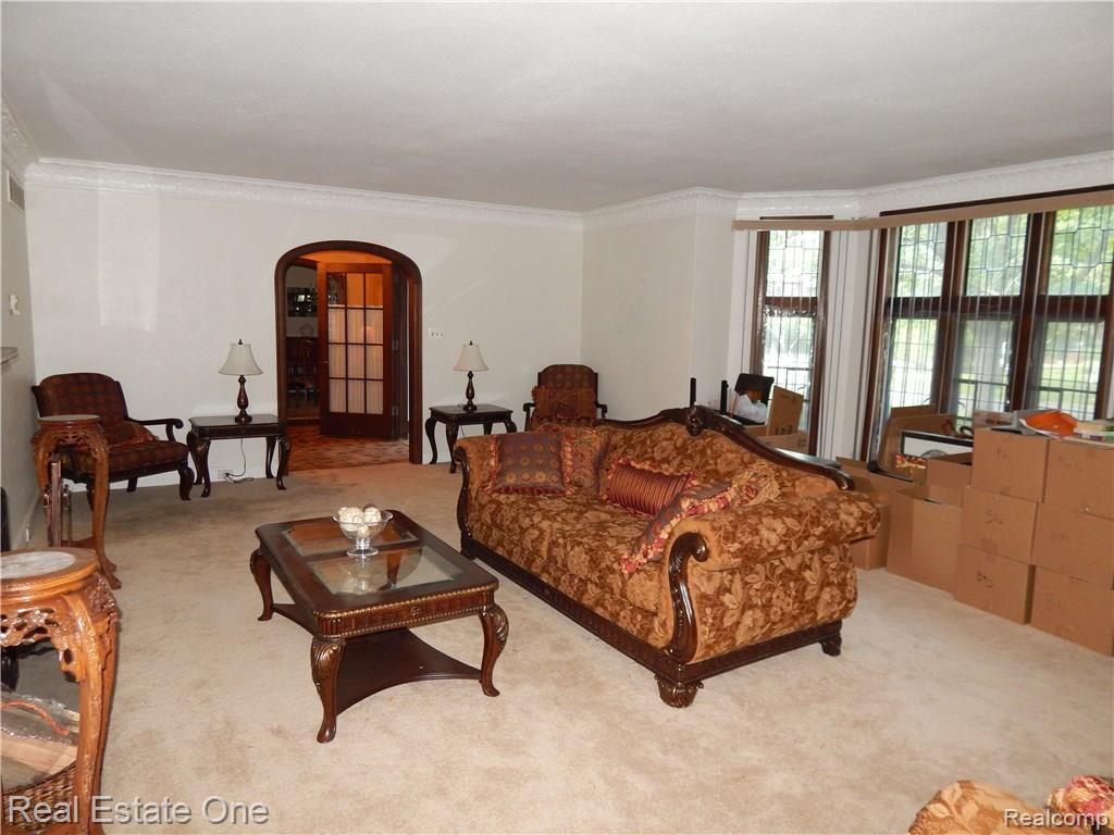 19265 Canterbury Road Detroit, MI 48221 - Photo 12 of 41 Huge living room with bay window