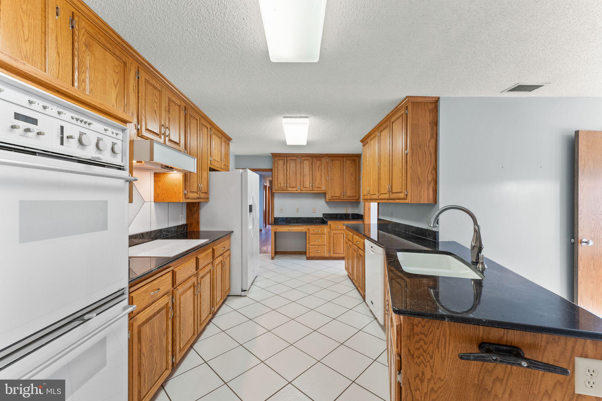 7905 Guy Drive Manassas, VA 20111 - Photo 25 of 78 Kitchen
