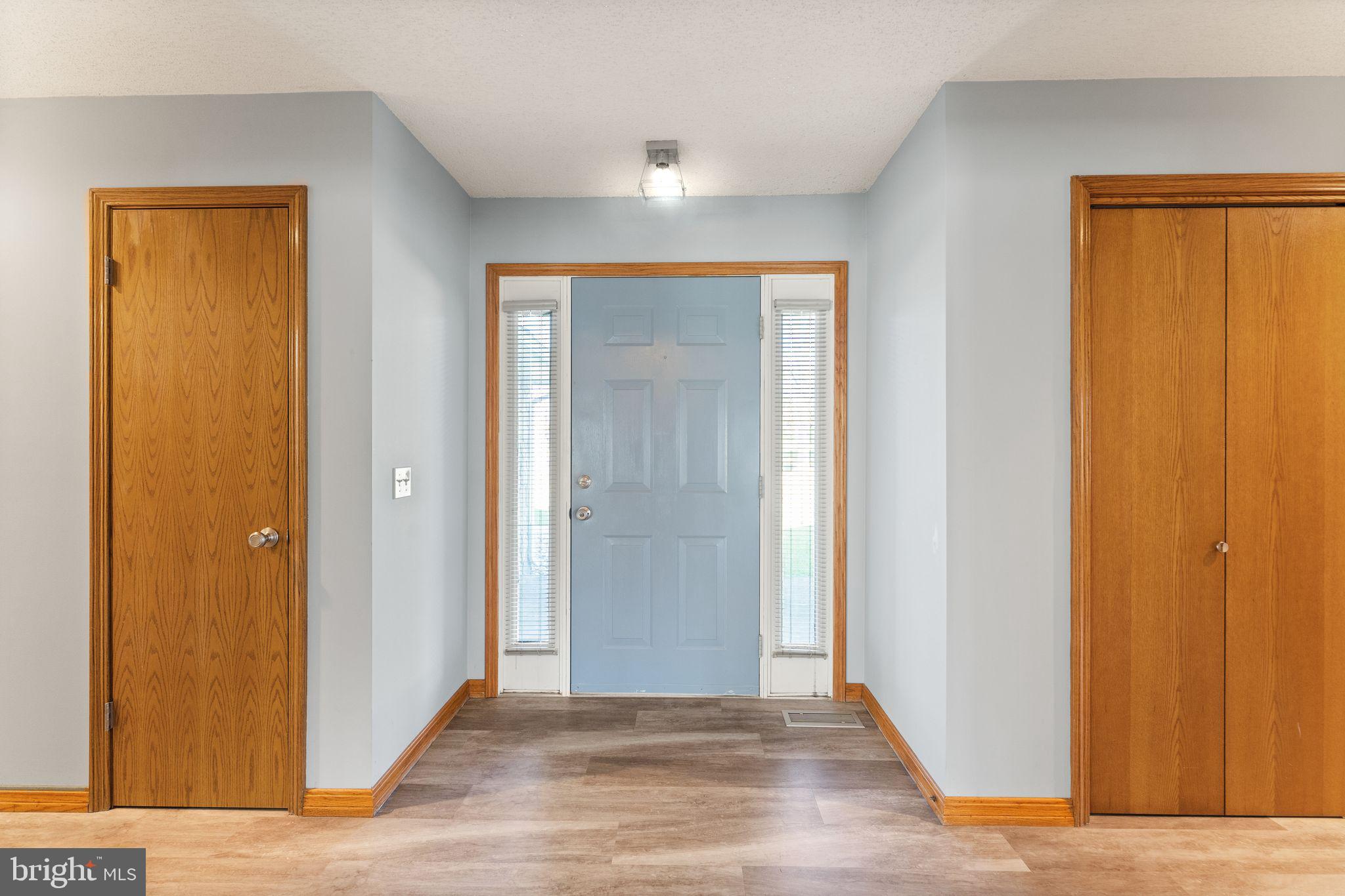 7905 Guy Drive Manassas, VA 20111 - Photo 10 of 78 Foyer