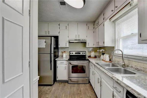 $1,400 | 979 Park Gate Place, Stone Mountain, GA 30083