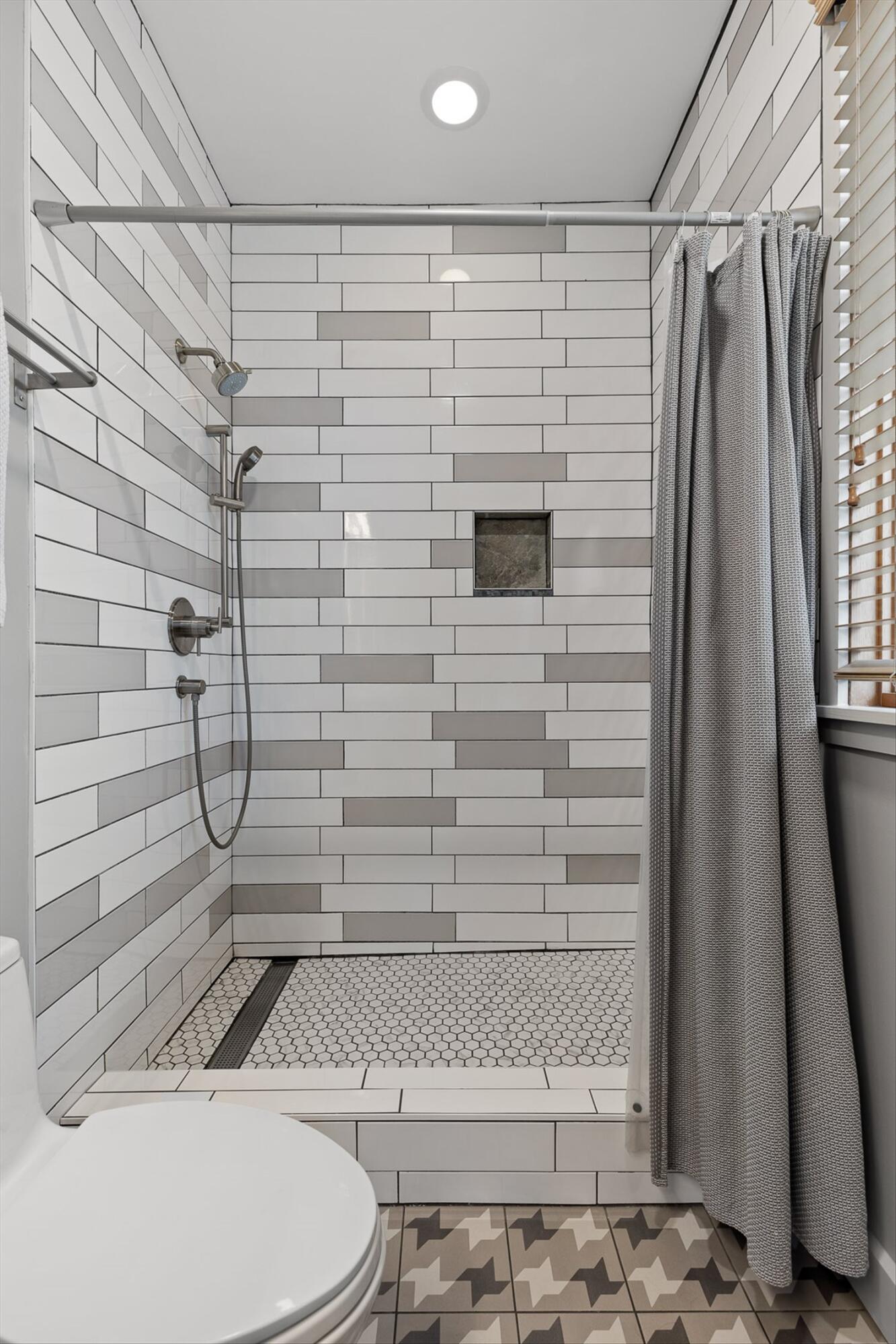 244 West 18th Street Chattanooga, TN 37408 - Photo 32 of 46 primary bathroom