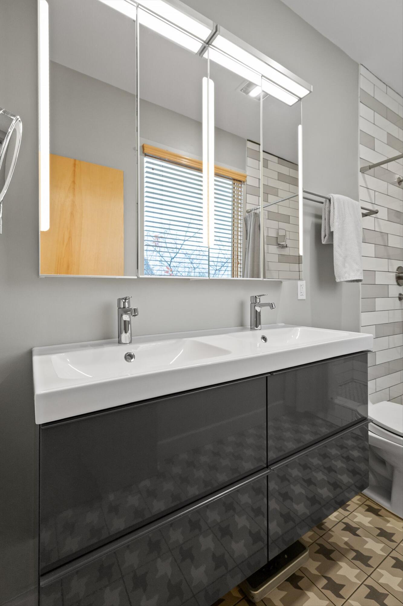 244 West 18th Street Chattanooga, TN 37408 - Photo 33 of 46 primary bathroom