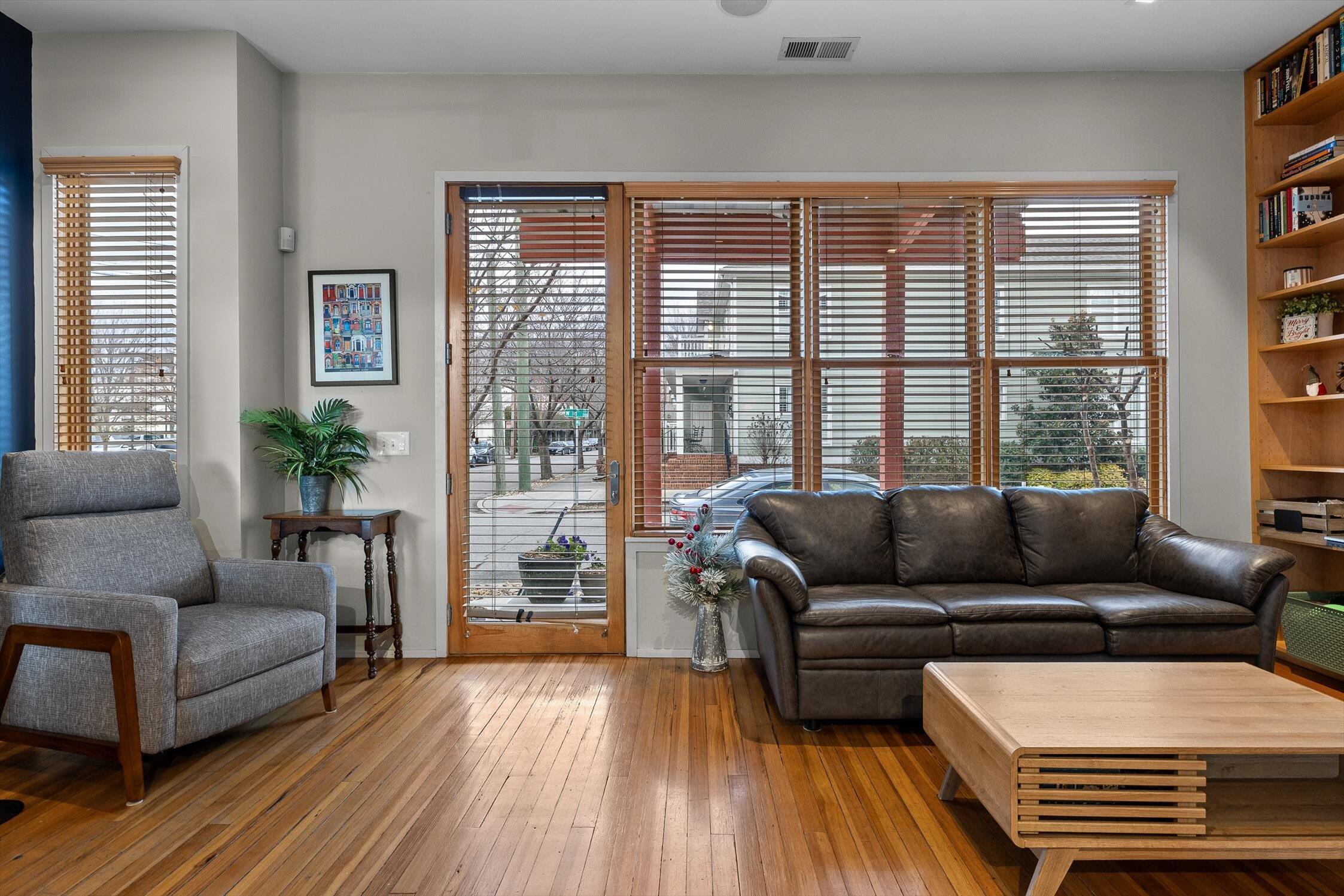 244 West 18th Street Chattanooga, TN 37408 - Photo 5 of 46 Living Room