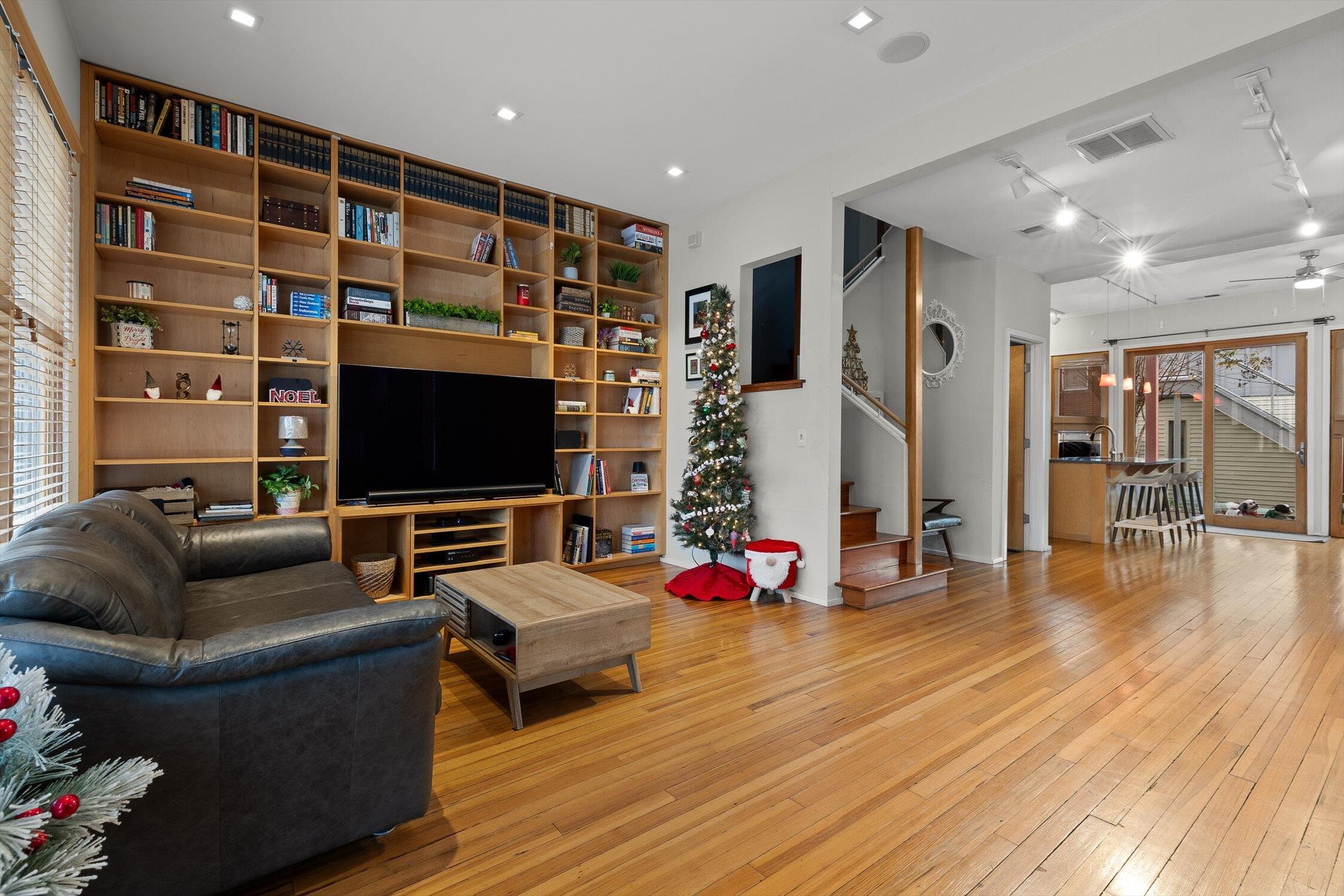 244 West 18th Street Chattanooga, TN 37408 - Photo 7 of 46 Living Room