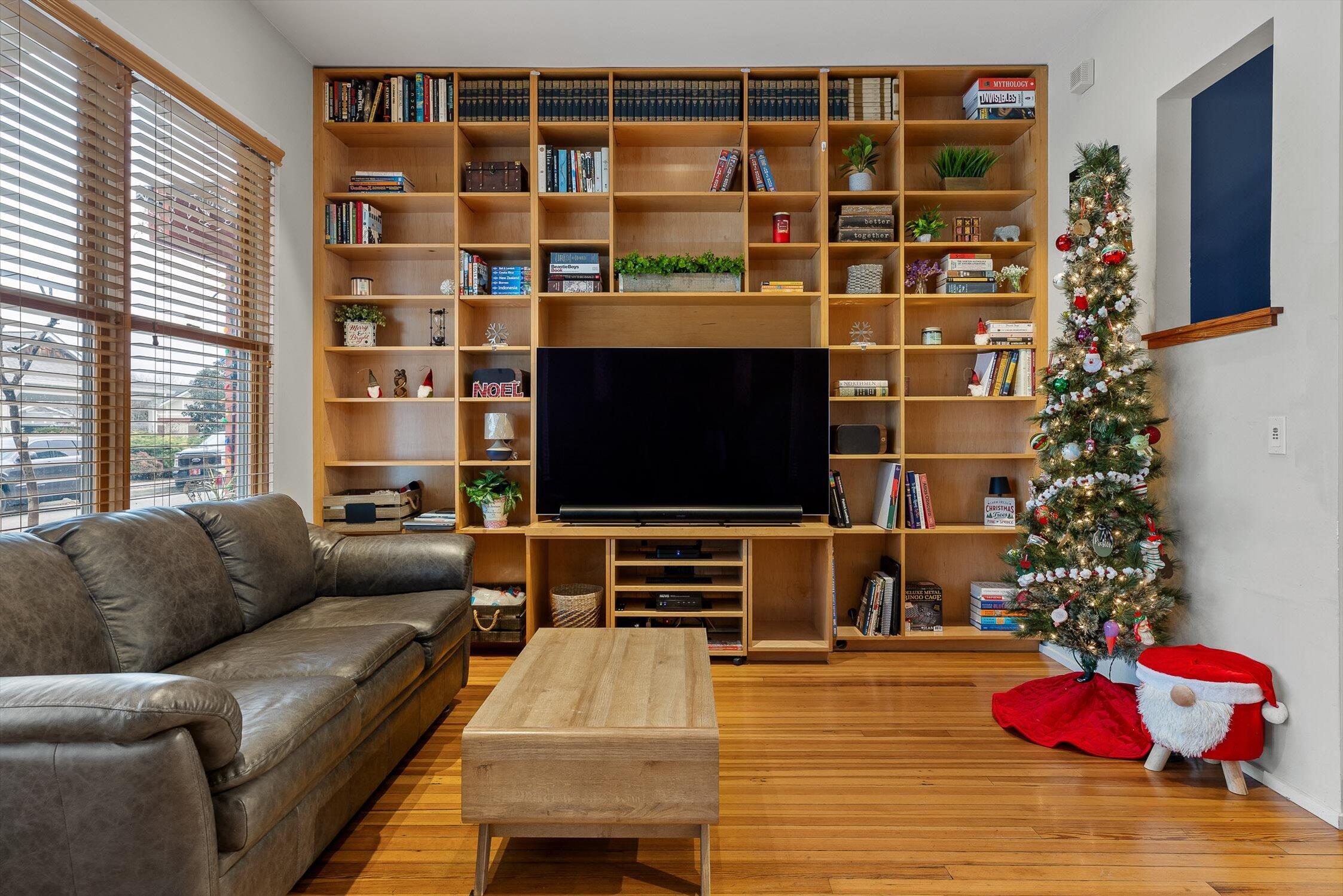 244 West 18th Street Chattanooga, TN 37408 - Photo 8 of 46 Living Room