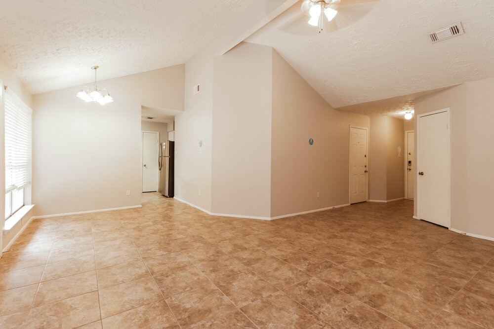 21002 Ironcrest Lane Spring, TX 77388 - Photo 5 of 16