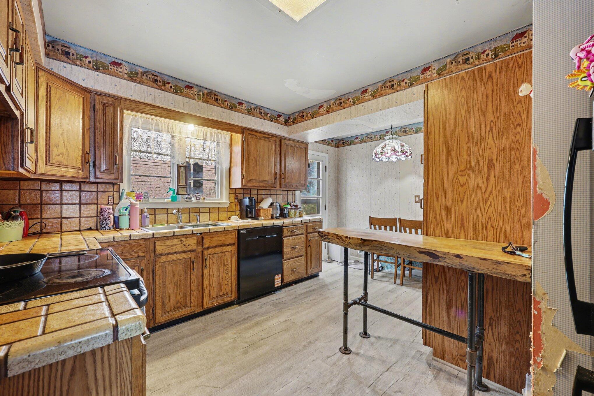 102 Tyrrell Street Clinton, MI 49236 - Photo 6 of 16 006_file_2530