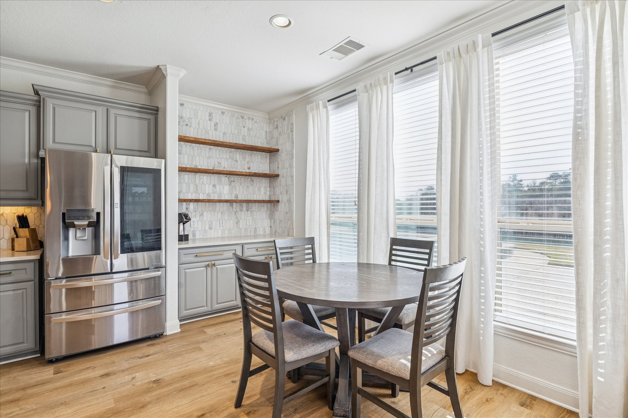 17903 Rushing Hollow Court Tomball, TX 77377 - Photo 16 of 34 a kitchen with a table and chairs