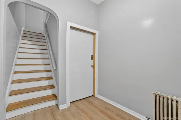 $3,700 | 4 Amackassin Terrace, Unit 3, Yonkers, NY 10703