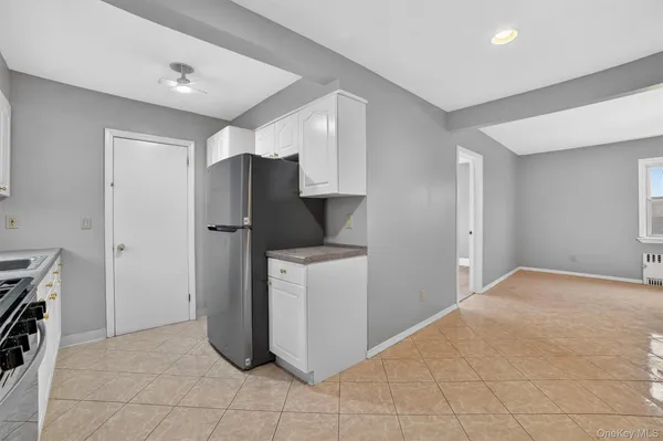 $3,700 | 4 Amackassin Terrace, Unit 3, Yonkers, NY 10703