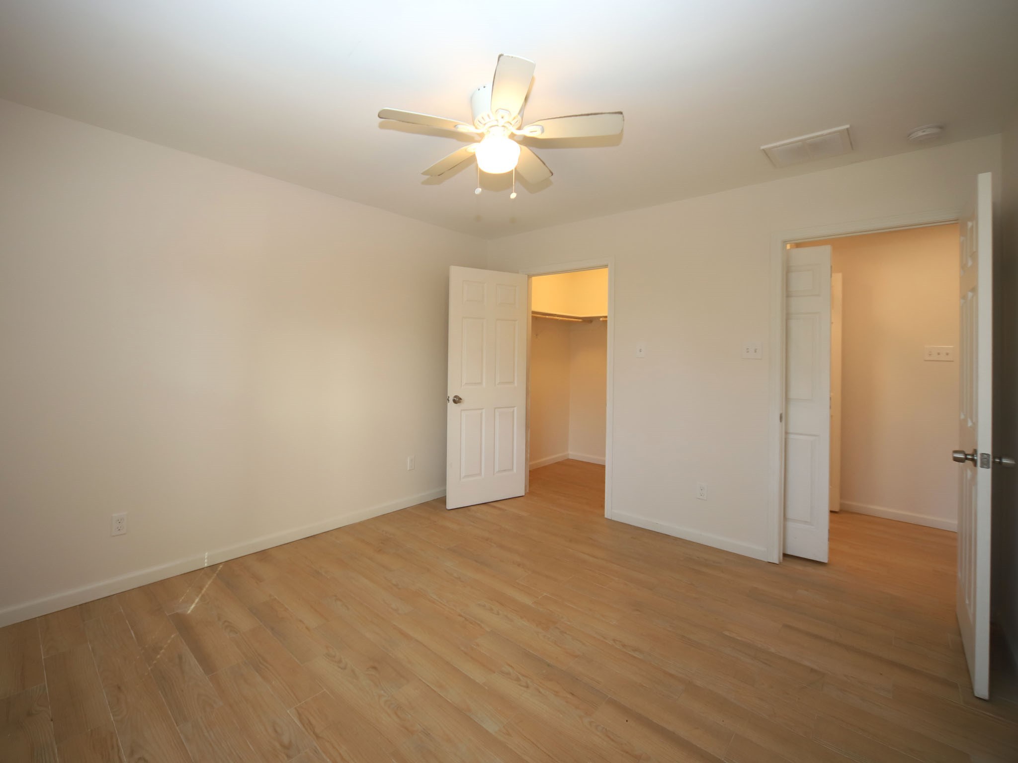 6709 Greenhurst Street, Unit B Houston, TX 77091 - Photo 6 of 14