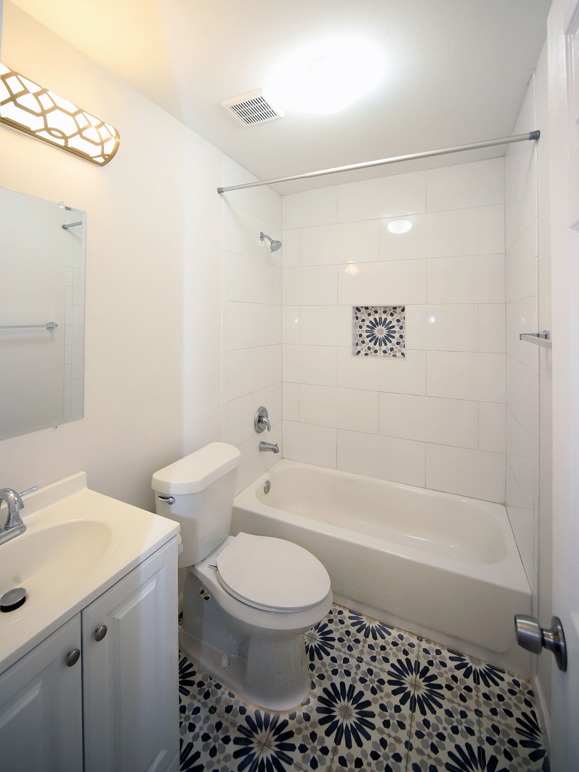 6709 Greenhurst Street, Unit B Houston, TX 77091 - Photo 7 of 14