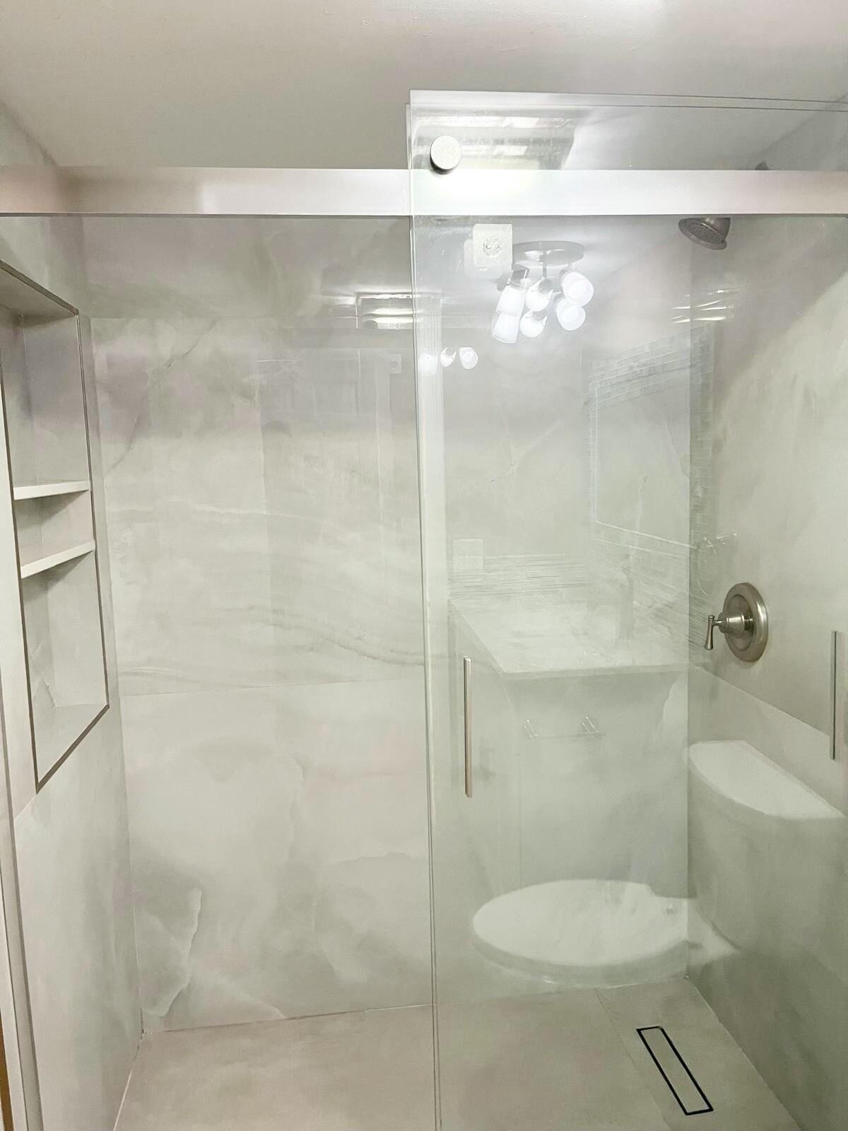 6097 Balboa Circle, Unit 403 Boca Raton, FL 33433 - Photo 9 of 10 Guest bath