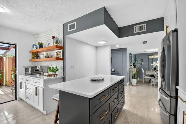 $380,000 | 5331 Fountains Drive South, Unit 5331, Lake Worth, FL 33467