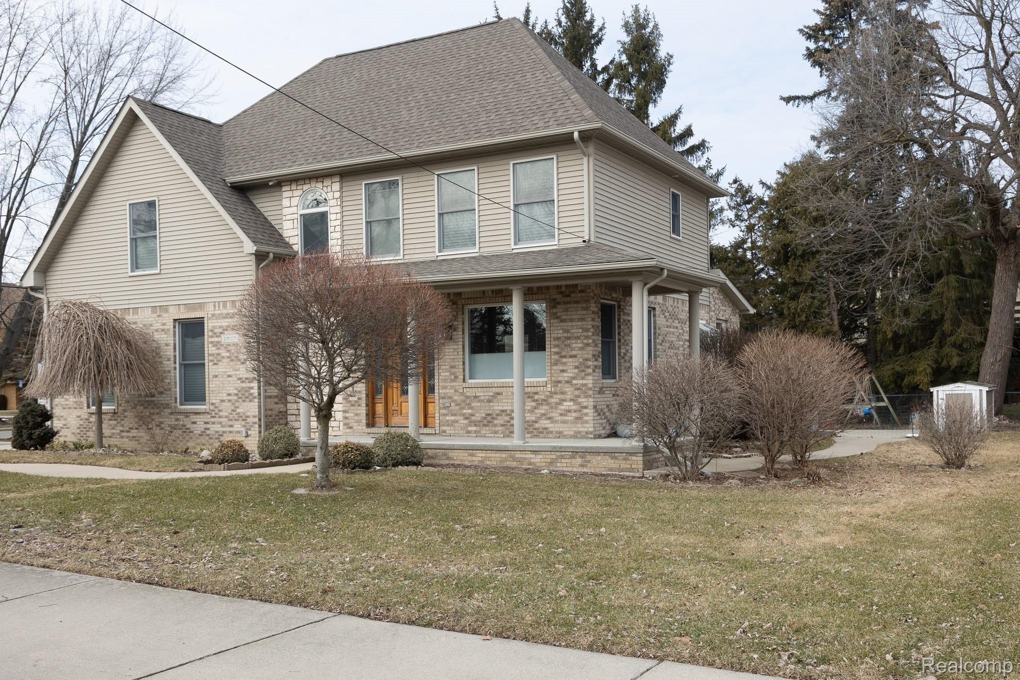 2637 East Square Lake Road Troy, MI 48085 - Photo 2 of 39 125A0142.jpg