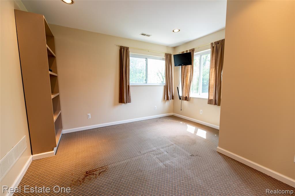 3180 Eastwood Drive Rochester, MI 48309 - Photo 28 of 45