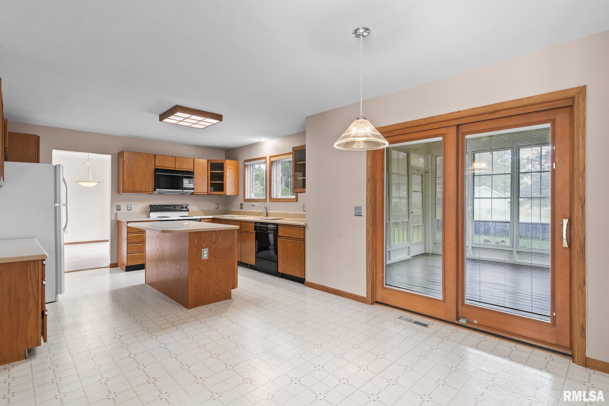 209 Prestwick Road Springfield, IL 62702 - Photo 19 of 31 Gallery Image 19