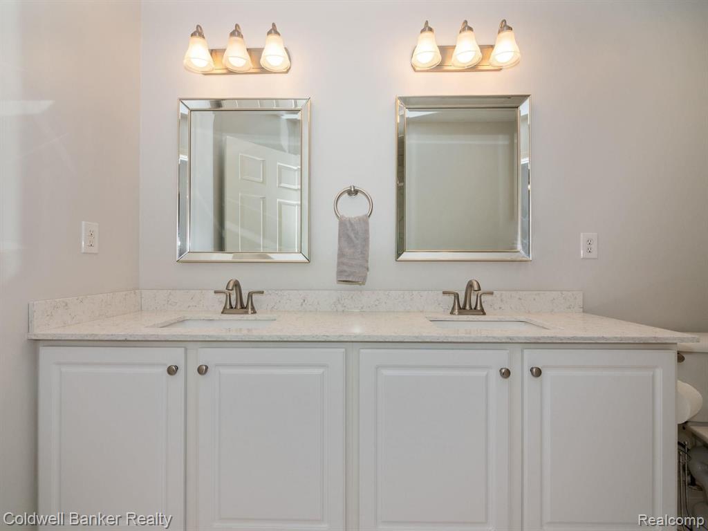 3817 Windingbrook Circle Rochester Hills, MI 48309 - Photo 20 of 46