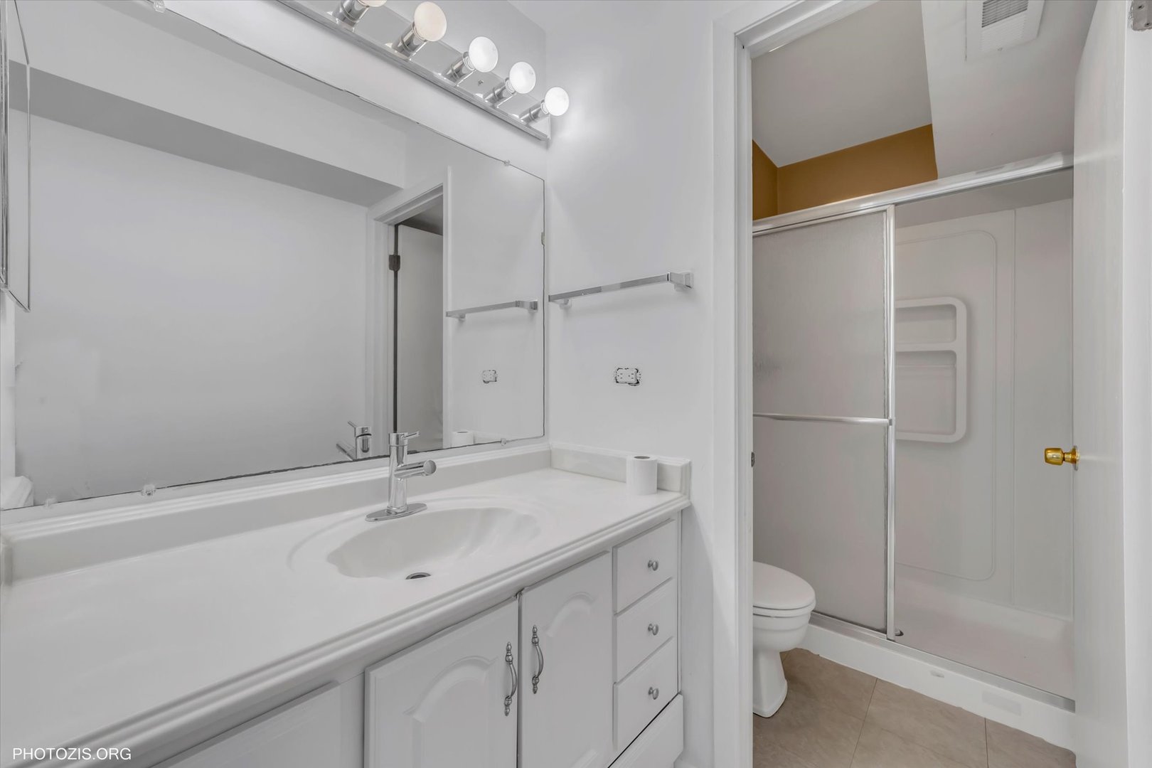 918 East Kings Row, Unit 1 Palatine, IL 60074 - Photo 14 of 23 a bathroom with a sink a toilet and shower