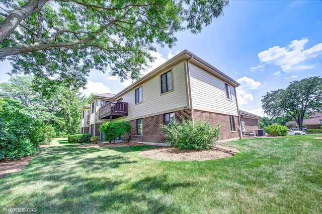 $264,900 | 918 East Kings Row, Unit 1, Palatine, IL 60074