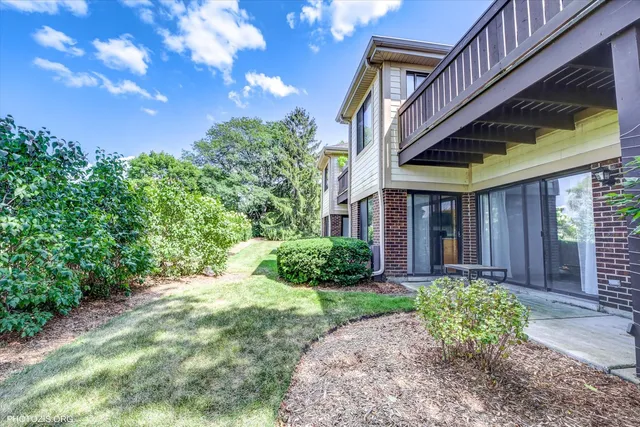 $264,900 | 918 East Kings Row, Unit 1, Palatine, IL 60074