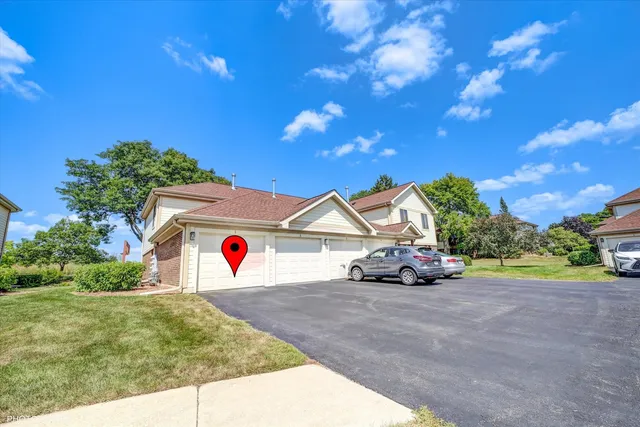 $264,900 | 918 East Kings Row, Unit 1, Palatine, IL 60074