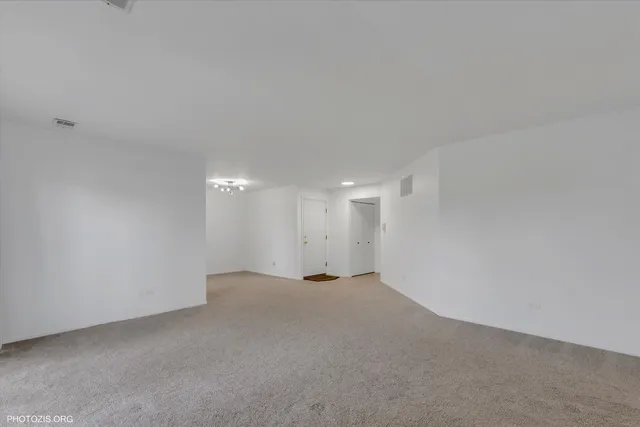 $264,900 | 918 East Kings Row, Unit 1, Palatine, IL 60074