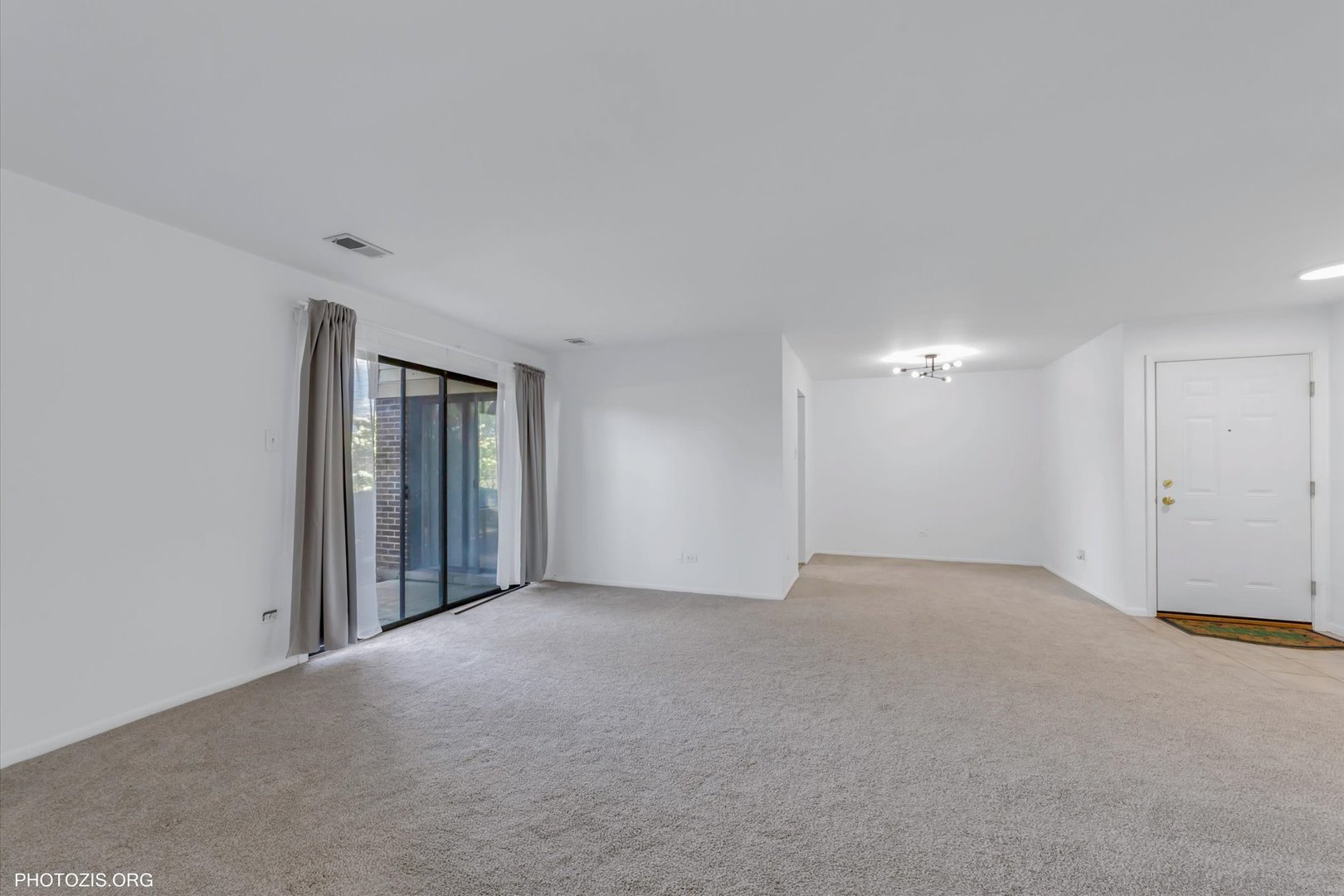 918 East Kings Row, Unit 1 Palatine, IL 60074 - Photo 8 of 23 a view of an empty room