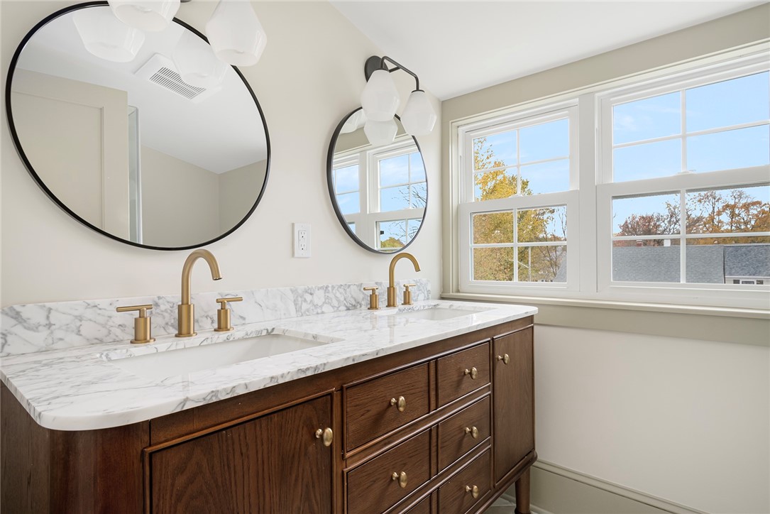 296 Cole Avenue Providence, RI 02906 - Photo 27 of 31 296 Primary Bath