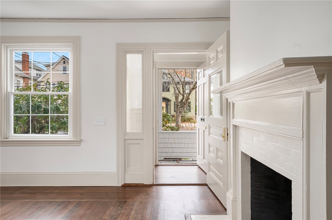 296 Cole Avenue Providence, RI 02906 - Photo 4 of 31 296 Entry