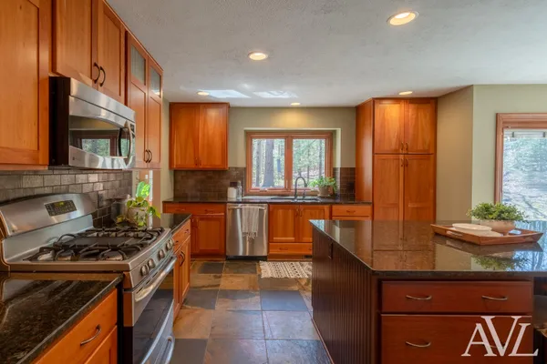 $809,900 | 6250 Cannon Highland Drive Northeast, Belmont, MI 49306