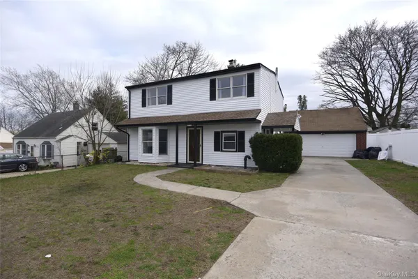 $825,000 | 130 Balsam Lane, Levittown, NY 11756